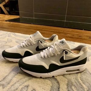 Black and white Nike Air Max. Size 11